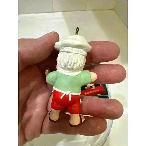 Hallmark Christmas Ornament 1988 Kiss The Claus - Picture 5 of 12